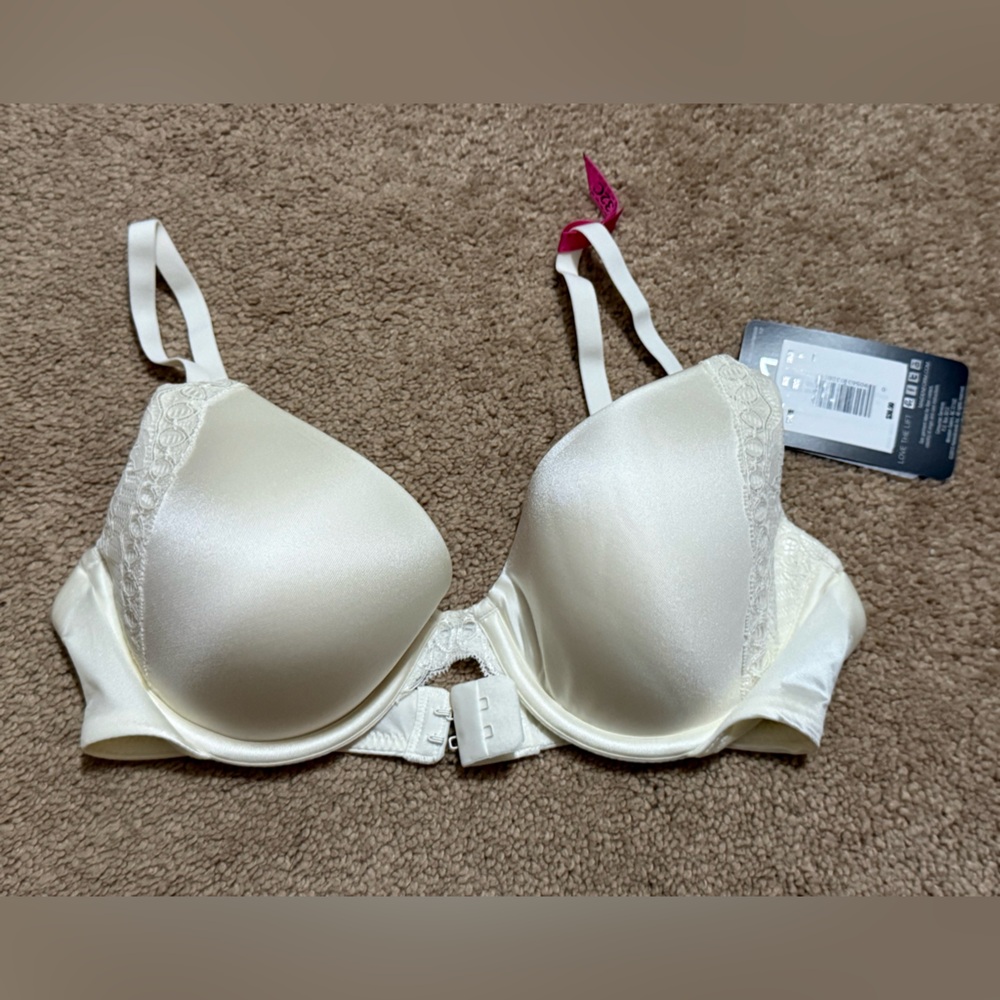 Maidenform Natural Boost Demi T-Shirt Underwire Push-Up Bra, Lace Trim. Size 32C